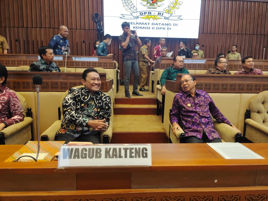 Wakil Gubernur Kalimantan Tengah (Kalteng), H. Edy Pratowo menghadiri Rapat DPR RI Masa Persidangan IV tahun sidang 2022-2023, bertempat di Ruang Rapat Komisi II (KK.III) Gedung Nusantara DPR RI, Jakarta Pusat, Senin (27/3/2023). Foto : Ist