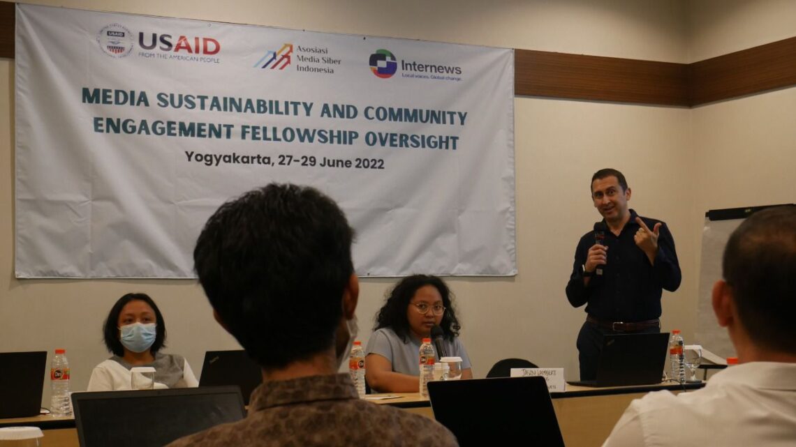 Media Sustainability and Community Engagement Fellowship Oversight yang digelar di dua kota yaitu Yogyakarta dan Makassar. Kegiatan di Yogyakarta digelar pada Senin-Rabu (27-29/6/2022). Foto : Ist