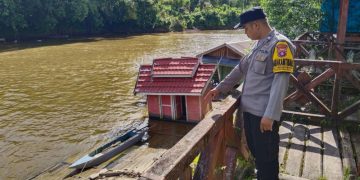Antisipasi Banjir, Polsek Serhul Selalu Melakukan Pengecekan Debit Air Sungai