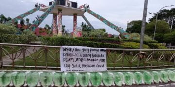 Sejumlah Spanduk Misterius Sindir Kenaikan Tarif PDAM