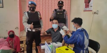 Personil Polsek Hanau Kawal dan Amankan Vaksinasi Covid-19
