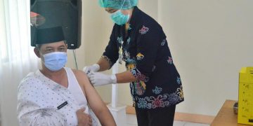 Sekda Kalteng Jalani Vaksinasi Covid-19 Tahap Kedua