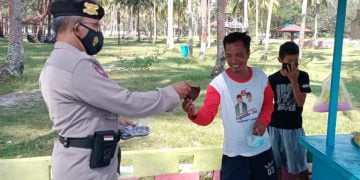 Polres Seruyan Laksanakan Operasi Yustisi di Pantai Wisata Sungai Bakau