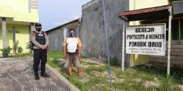 Polres Seruyan dan Jajaran Patroli dan Pengamanan di Gereja Pasca Ledakan di Makassar