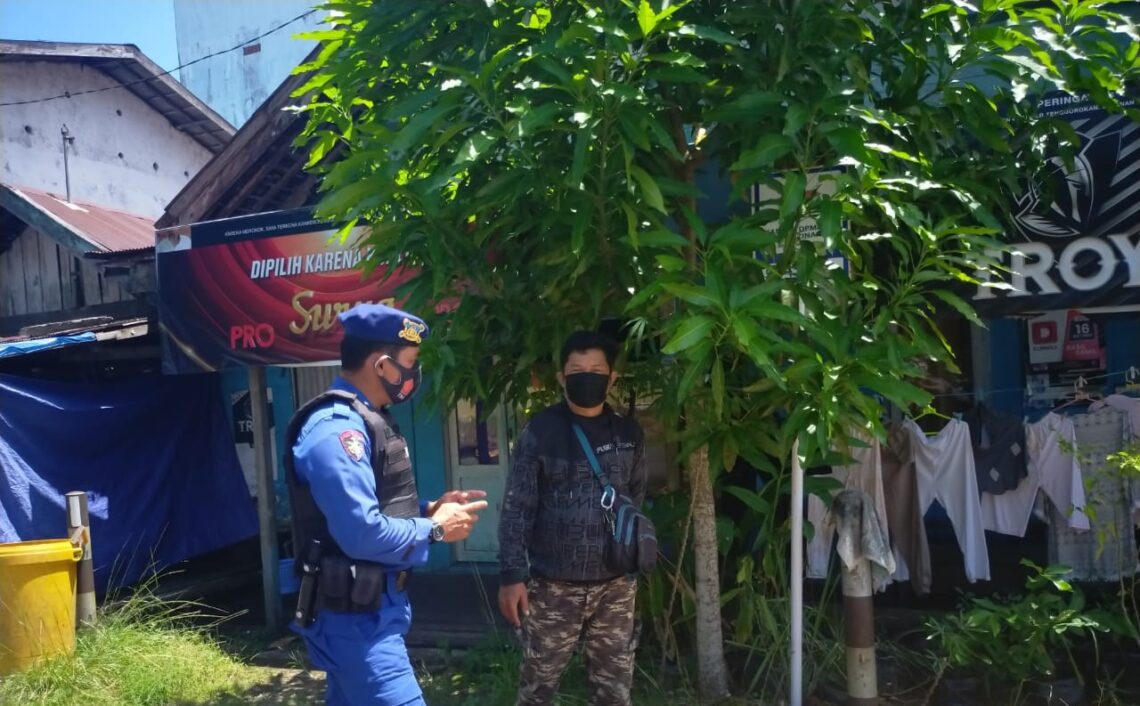 Dalam Setiap kesempatan Polres Seruyan Jajaran Polda Kalteng melaksanakan sambang serta mencegah tindak kriminalitas dan mengimbau warga mencegah virus Corona (Covid-19) di Pesisir DAS Seruyan Kecamatan Seruyan Hilir Kabupaten Seruyan, Minggu (28/03/2021). Foto : Tbn