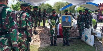 Sabran Achmad Dimakamkan Secara Militer di TMP Sanaman Lampang