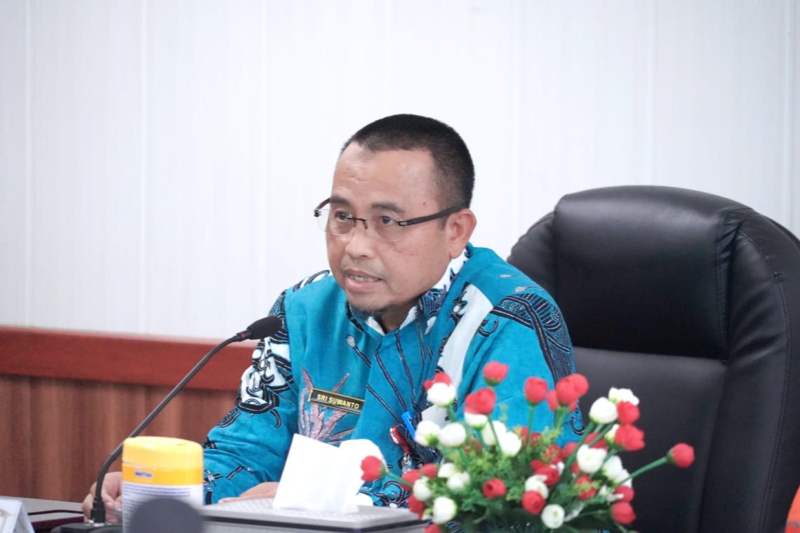 Rapat dihadiri oleh Staf Ahli Gubernur Bidang Ekonomi, Keuangan dan Pembangunan Yuas Elko serta Kepala Perangkat Daerah Prov. Kalteng terkait. Foto : mmc