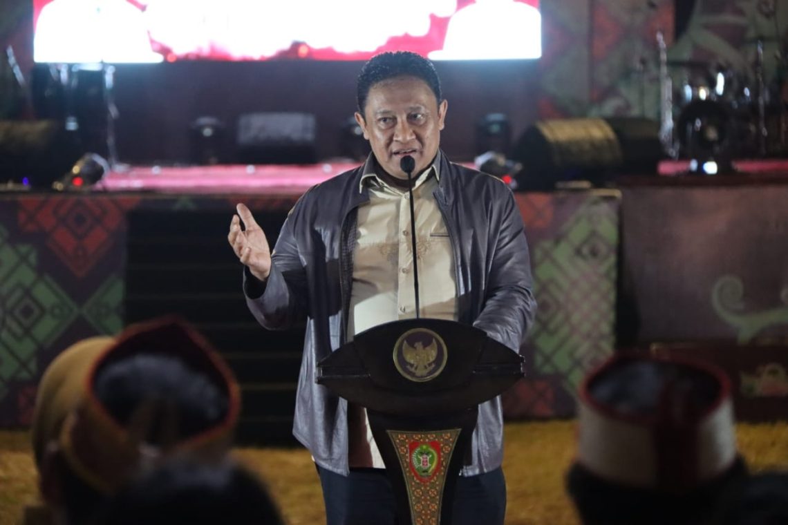 Wakil Gubernur (Wagub) Kalteng H. Edy Pratowo tutup event Festival Budaya Isen Mulang (FBIM) dan Festival Kuliner Nusantara (FKN) Tahun 2023, bertempat di GOR Serbaguna Kota Palangka Raya, Sabtu (27/5/2023). Foto : Ist