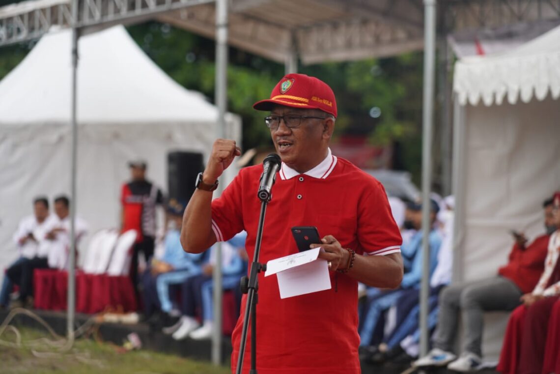 Asisten Bidang Pemerintahan dan Kesejahteraan Rakyat (Kesra) Sekretariat Daerah Prov. Kalteng Katma F. Dirun saat membacakan sambutan tertulis Gubernur Kalteng Sugianto Sabran