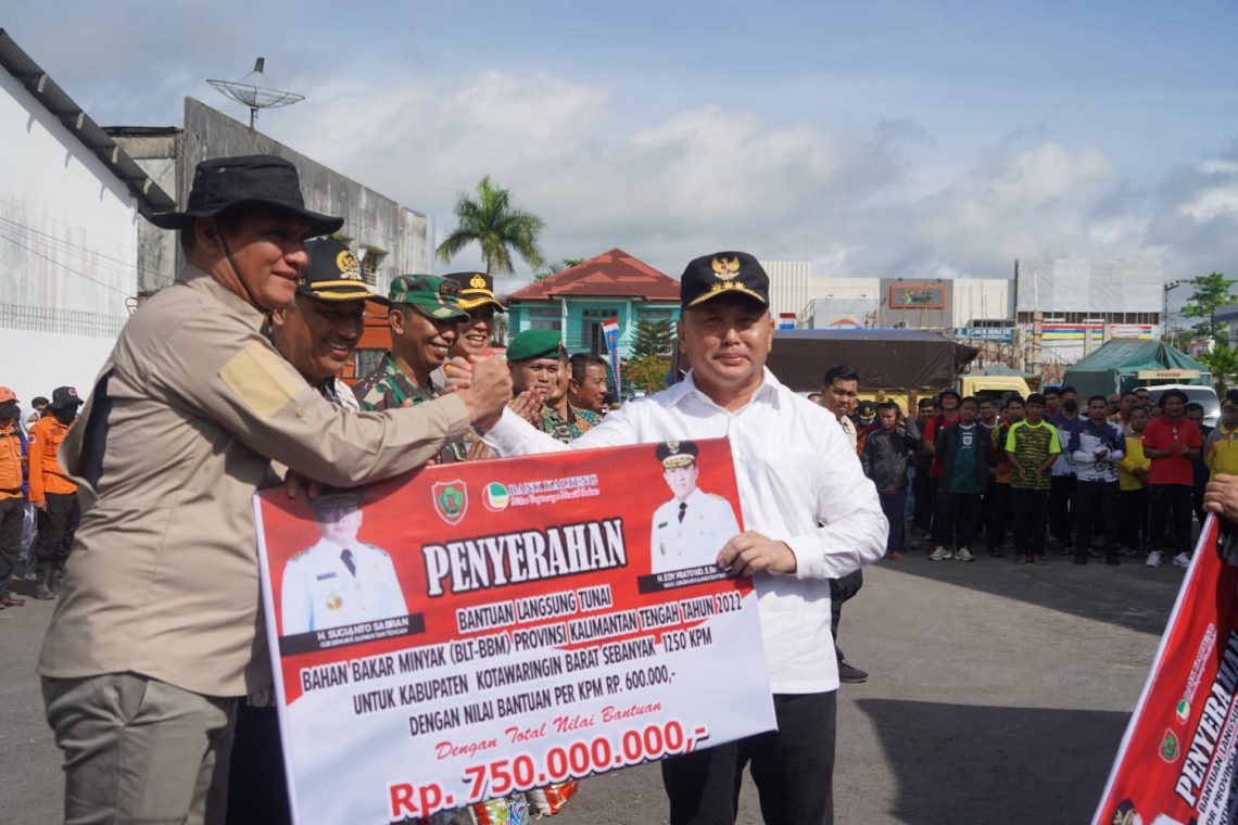 Gubernur Kalteng H. Sugianto Sabran saat memimpin Apel Gabungan