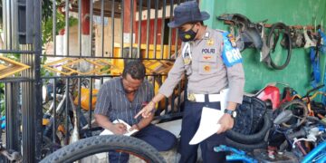 Polres Seruyan Terjunkan Personil Untuk Sebarkan Survey Responden Eksternal