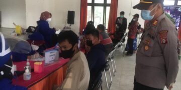 Kapolsek Hanau Pantau Pelaksanaan Vaksinasi Covid-19 di Wilayahnya