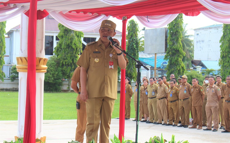 Pj Bupati Barsel H. Deddy Winarwan saat menyampaikan sambutan di hadapan seluruh ASN Lingkup Pemkab Barsel