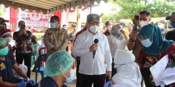 Gubernur Kalteng H. Sugianto Sabran Pantau Vaksinasi Pelajar di Kobar