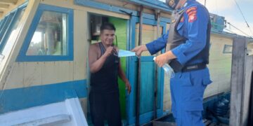 Kampanyekan Prokes Covid-19 Satpolairud Polres Seruyan Sambangi  Warga