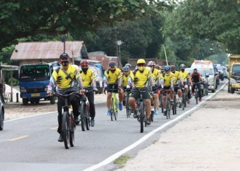 Bersepeda Pagi, Kapolda Kalteng Bagikan 100 Paket Sembako