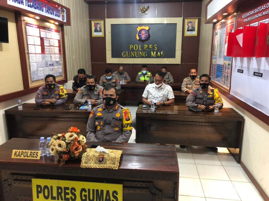 Kapolres Gunung Mas AKBP Rudi Asriman, S.I.K., bersama seluruh Pejabat Utama mengikuti vicon commander wish Kapolri Jenderal Pol. Drs. Listyo Sigit Prabowo, M.Si. FOTO : tbn.