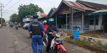 Personil Satpolairud Polres Seruyan Ajak Masyarakat Taati Protokol Kesehatan