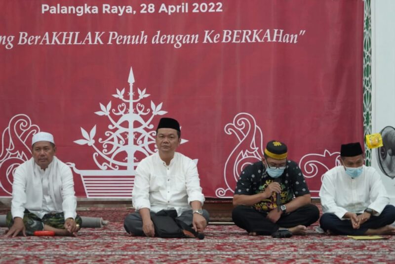 Kepala Bidang Pengelolaan Komunikasi Publik Diskominfosantik Prov. Kalteng Edi Juardi saat menyampaikan sambutannya. Foto : Ist