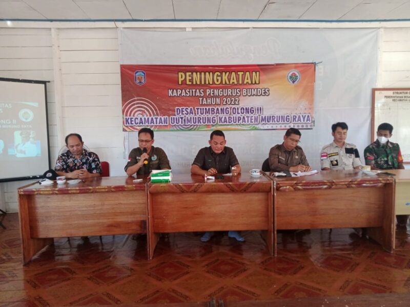 Kordinator Provinsi Program Pembangunan dan Pemberdayaan Masyarakat Desa (Korprov-P3MD) Revani Lasmana menghadiri pembukaan peningkatan kapasitas pengurus Badan Usaha Milik Desa (BUMDES) di Desa Tumbang Olong II Kecamatan Uut Murung, Kabupaten Murung Raya, baru-baru ini. Foto : Kpl