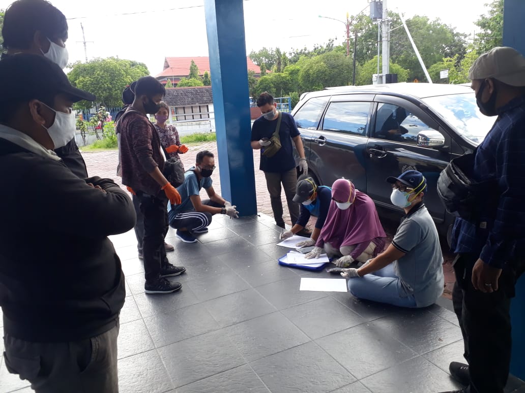 Sejumlah diwawancara Dinas Kesehatan Kota Palangka Raya terkait peliputan langsung Wali Kota Palangka Raya yang positif Covid-19. Foto : Ist