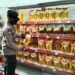 Antisipasi Kelangkaan, Polsek Hanau Pantau Ketersediaan Minyak Goreng