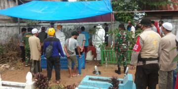 Polres Seruyan Kawal Pemakaman Pasien Covid-19 di Kuala Pembuang