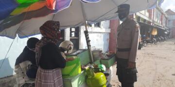 Ingatkan Prokes, Tim Yustisi Sambangi Pasar Saik Kuala Pembuang