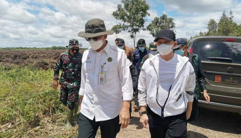 Dirjen PSP Kementerian Pertanian RI  Ir. Ali Jamil, MP bersama sejumlah jajarannya, Minggu, 29 Agustus 2021 melakukan  langsung ke calon lokasi, tepatnya di Kecamatan Pulau Petak dan Kecamatan Dadahup, Kabupaten Kapuas. Foto : Lg