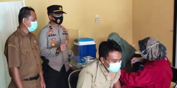 Polsek Seruyan Hilir  Lakukan Pengamanan Kegiatan Vaksinasi