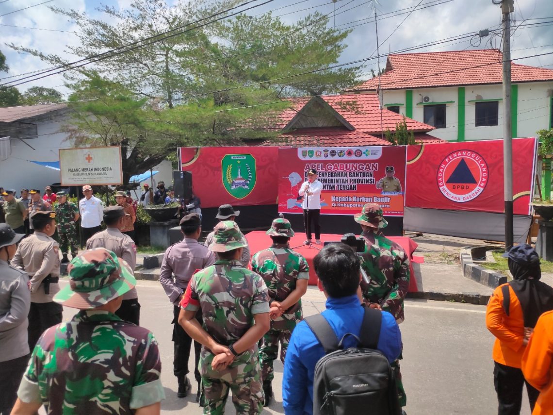 Gubernur Kalteng H. Sugianto Sabran memimpin Apel Gabungan di Sukamara, Sabtu (29/10/2022). Foto : mmc