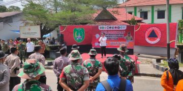 Gubernur Kalteng Sugianto Sabran Serahkan Bansos Untuk Warga Sukamara