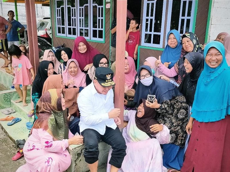 Gubernur Sugianto Sabran Sambangi Pengungsi di Kelurahan Kotawaringin Hulu, Kobar