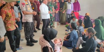 Ratusan Pengungsi Sukamara Sambut Antusias Gubernur Sugianto Sabran