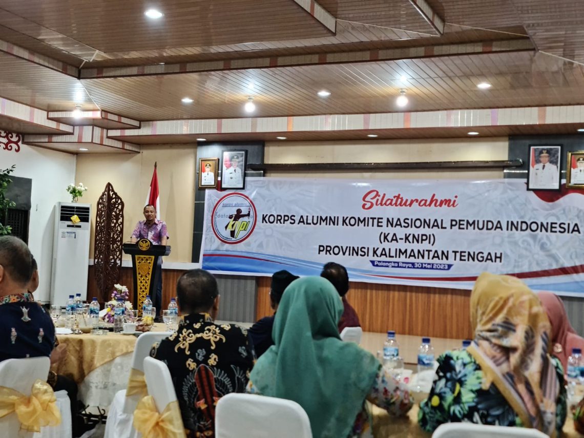 H.Eddy Raya Samsuri saat menyampaikan sambutan dalam kegiatan silaturahmi Korps Alumni KNPI Provinsi Kalteng di Aula Rujab Walikota Palangka Raya, jalan Pangeran Diponegoro Palangka Raya, Selasa, 30 Mei 2023. Foto : Ton