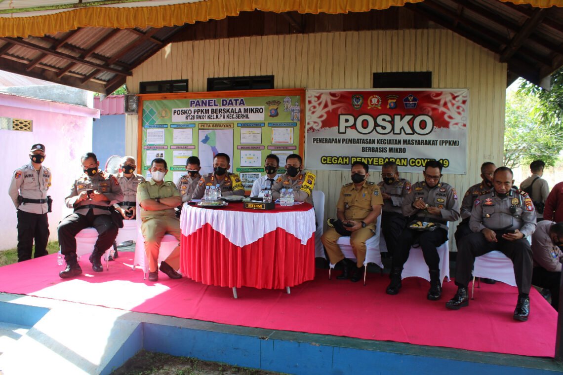 Kapolres Seruyan AKBP Bayu Wicaksono, S.H., S.I.K., M.Si., memimpin langsung kegiatan Zoom Meeting bersama Kapolda Kalteng Irjen Pol Dr. Dedi Prasetyo, M.Hum., M.Si., M.M., dalam rangka Gladi kunker Kapolri Ke Polda Kalteng, Senin (31/5/2021). Foto : Tbn