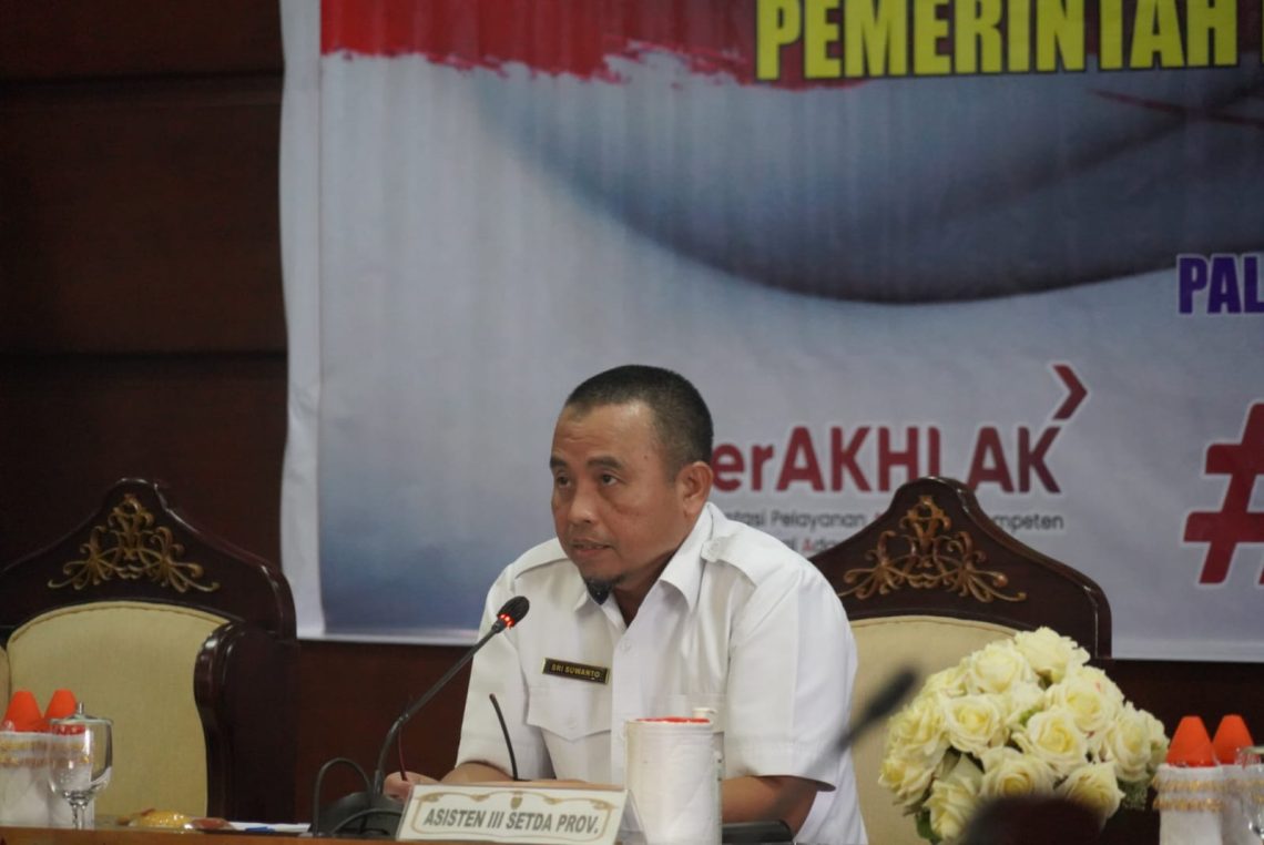 Asisten Administrasi Umum Setda Prov. Kalteng Sri Suwanto saat pimpin rapat Evaluasi RB dan SAKIP Pemprov Kalteng tahun 2022