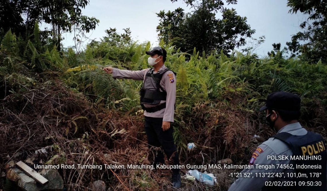 Jajaran Polsek Manuhing saat melaksanakan patroli hutan dan embung guna mengantisipasi karhutla di wilayahnya. FOTO : tbn.