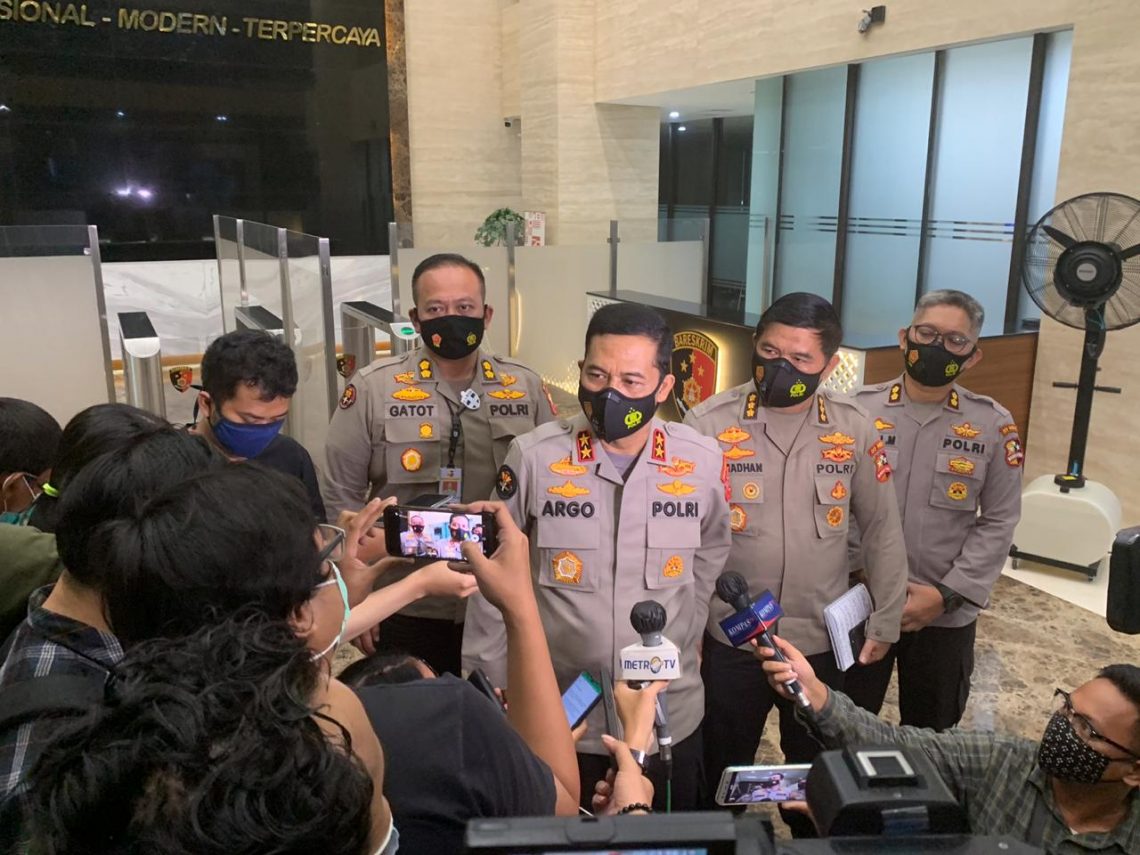 Kepala Divisi Humas Polri Inspektur Jenderal (Irjen) Argo Yuwono saat memberikan keterangan persnya kepada media. FOTO : ist.