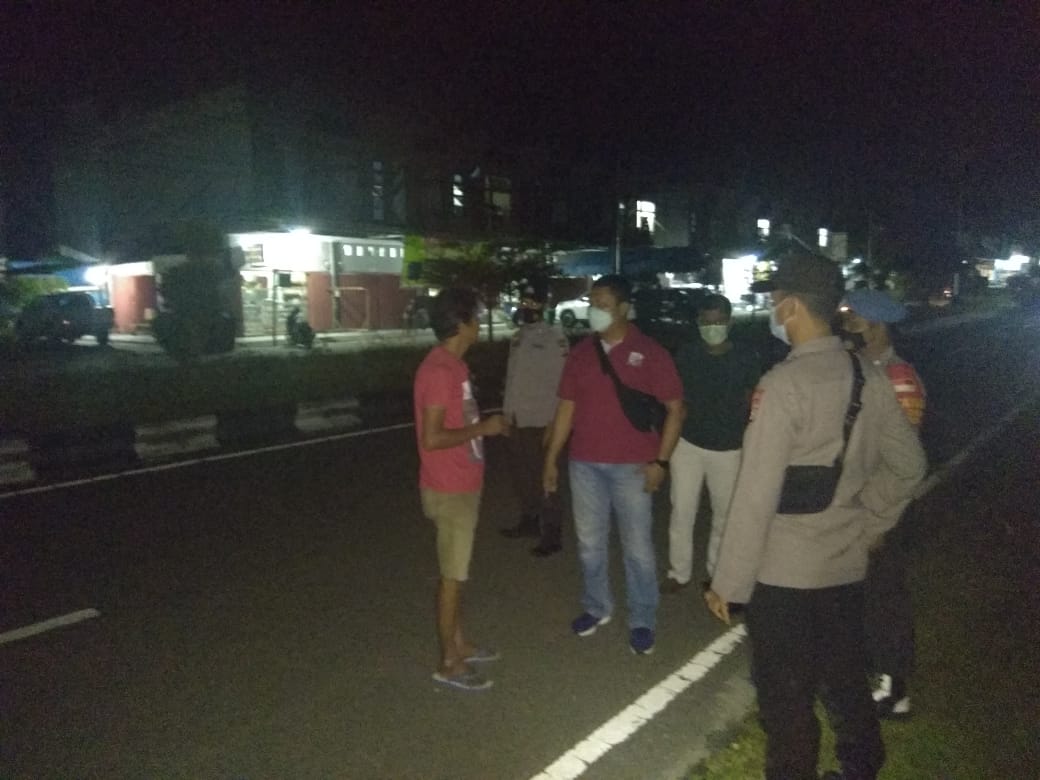 Anggota Polres Gumas saat melakukan Operasi Yustisi Prokes Covid-19. FOTO : tbn.