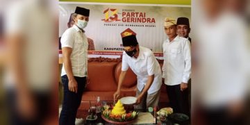 DPC Partai Gerindra Pulang Pisau Potong Tumpeng di Hari Jadi ke-13