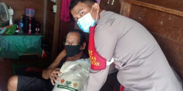 Lagi, Polsek Kurun Bagikan Sembako kepada Warga Terdampak Covid-19
