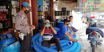Lihat Warga Tidak Pakai Masker, Ini Respon Humanis Jajaran Polsek Rungan