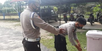 Propam Polsek Manuhing Awasi Ketat Penerapan Prokes Jajaran Internal