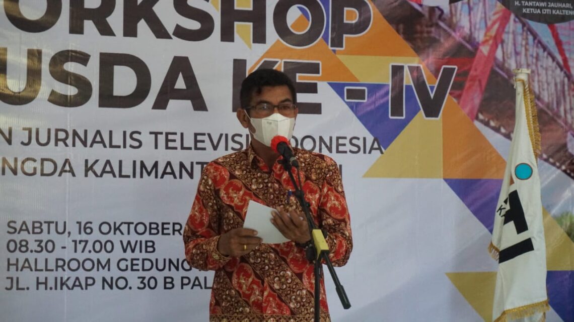 Plt. Kepala Dinas kominfosantik Prov. Kalteng Agus Siswadi saat membuka secara resmi Workshop & Musda ke-IV IJTI Pangda Kalteng, Sabtu (16/10/2021). Foto : Ist