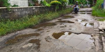 Musim Penghujan, Jalan Batu Hurun Berubah Jadi Kubangan