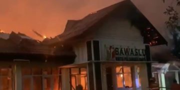 Kantor Bawaslu Kota Palangka Raya Hangus Terbakar
