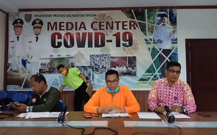 Gugus Tugas Percepatan Penanganan COVID-19 Kalteng menyampaikan keterangan pers melalui live streaming, Palangka Raya, Jumat, (27/3/2020). Foto : mmc