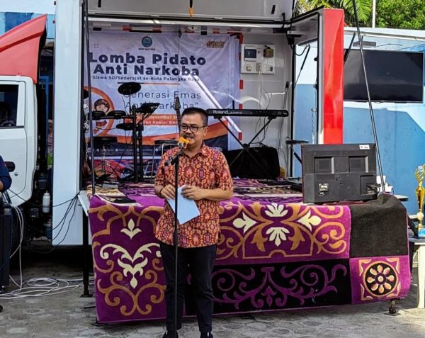 Sahli Gubernur Kalteng Bidang Pemerintahan, Hukum dan Politik Herson B. Aden saat membacakan sambutan