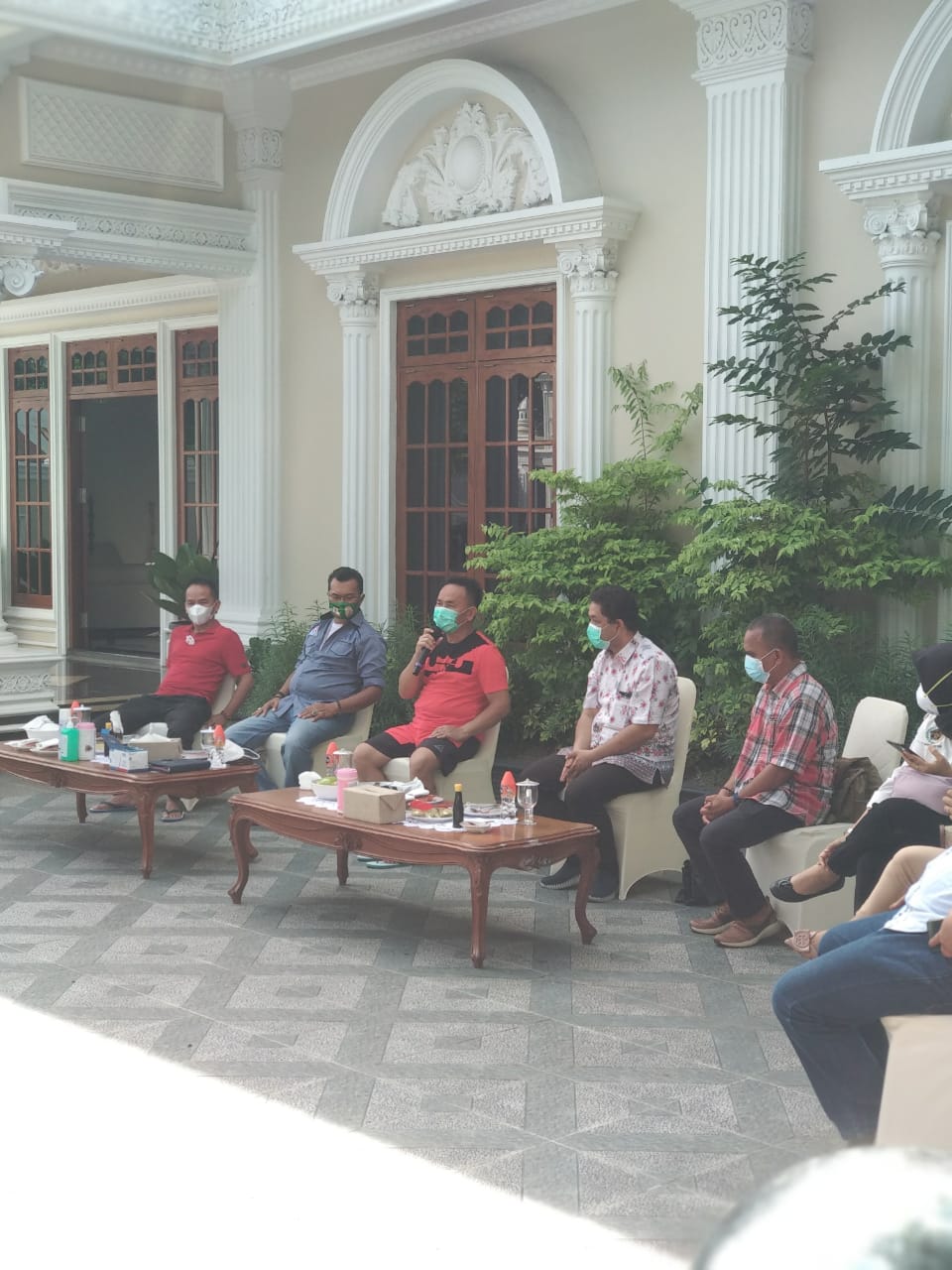 COFFE MORNING-Gubernur Kalteng H Sugianto Sabran dan anggota DPR RI Agustiar Sabran saat coffe morning dengan media di Palangka Raya, kemarin.